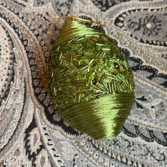 GORGEOUS GREEN Ornament!  - Picture 1 of 2